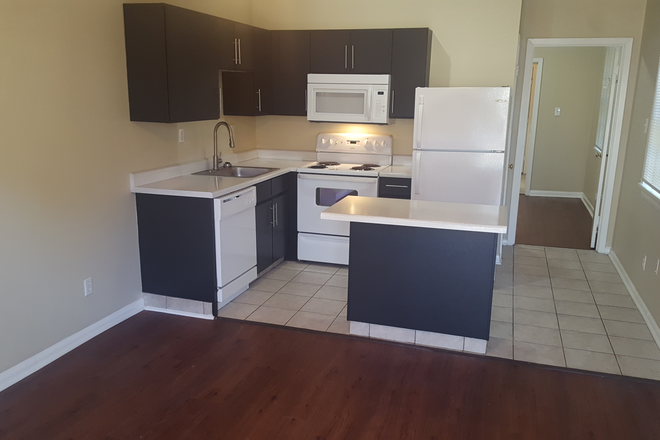Entertain here! - WASHER AND DRYER INCLUDED! Apartments