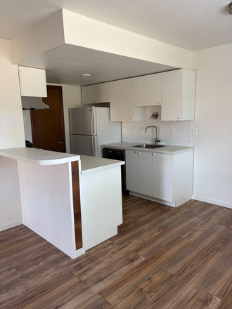 Kitchen - Bright 2BR/2BA Ground-Floor Condo in Prime South Boulder