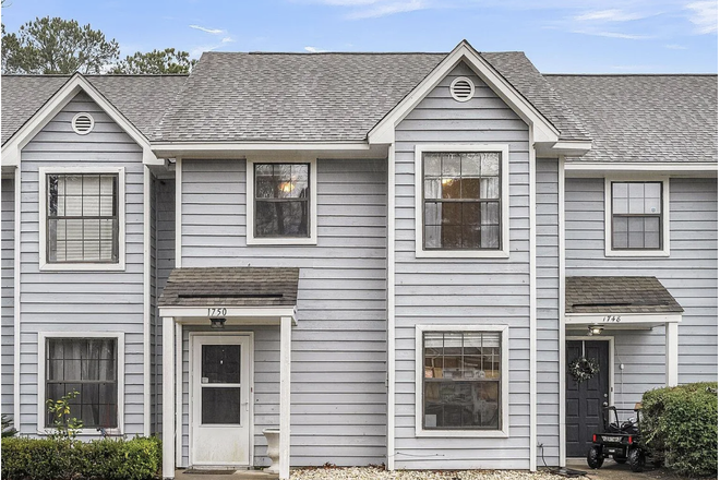 Front - Room for rent in Mt Pleasant townhome