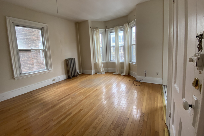 BEDROOM-LIVINGROOM - CAMBRIDGE STUDIO HANCOCK ST **AUGUST 1ST** NO FEE** BALCONY Condo