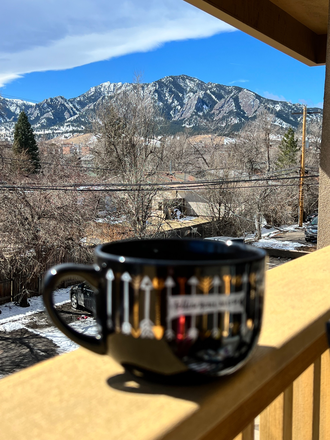 View from the balcony - 2BR/1BA Sunny Top Floor Corner Unit (Private balcony w/ Flatirons views) **ENTIRE APT**