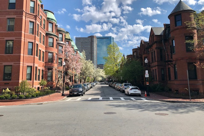 Hub Realty - Beautiful fully renovated 1 bedroom with dishwasher, next to Copley Apartments