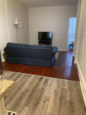 Living Room - 6 bedroom house -Close to Everything