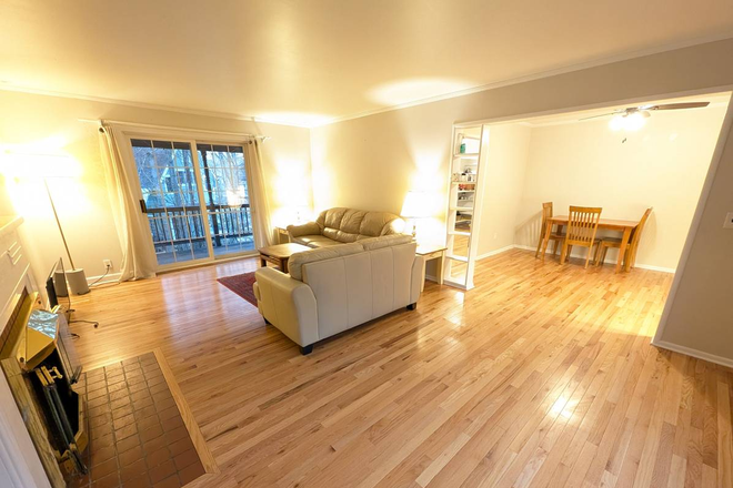 living room - PRIVATE 1 Bed/1 Bath unit in Charming West Side Home!