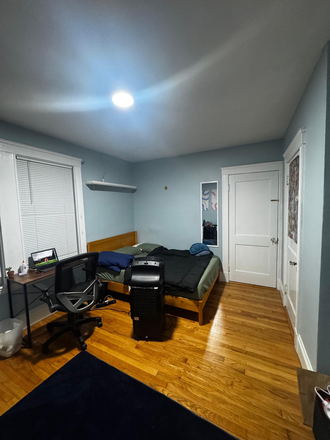 bedroom - Fully furnished room available for rent near Tufts University Apartments