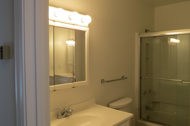Bathroom - 131 King Henry Way Duplex