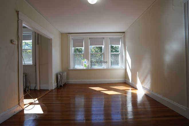 13 - AVAIL NOW-Incredible Fenway RENOVATED Studio, H/HW inc, NO FEE