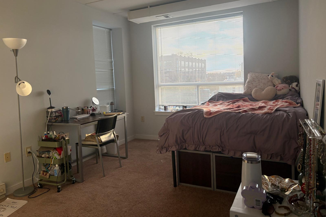 Bedroom - HH Cresmont Apartments