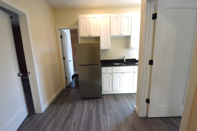 Kitchen - 2 Bedroom Apartment on Burbank St - Available 9/1/26