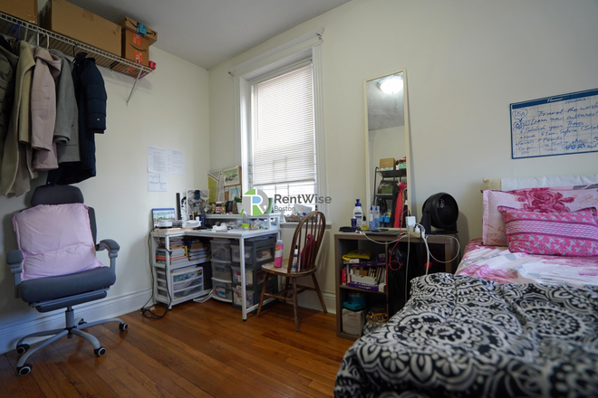 1 - SEPT 2026-Allston 2 bed Split. H/HW inc. No Fee! Apartments