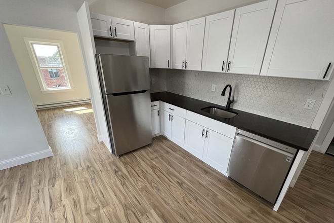 . - Renovated 3 Bed / 1 Bath w/ LAUNDRY IN UNIT!! Avail. now!! Apartments