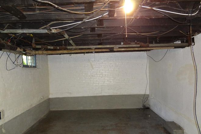 Extra space in Basement - WALK TO CAMPUS - 6807 BALTIMORE AVE House