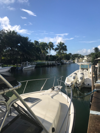 Coral Gables Waterway just 2 minutes from this 2/2 unit - 2 Bedroom 2 Bath Split Plan PENTHOUSE UNIT UNIVERSITY INN