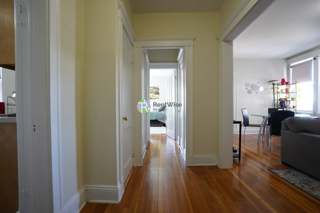 1 - SEPT 2025-Fantastic Comm Ave 2 bed, H/HW inc. Cat ok. No Fee To You! Apartments