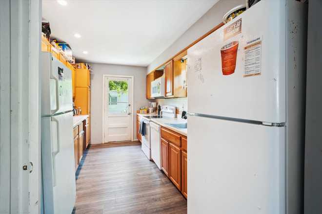 Kitchen - Norwich House 5 Bedroom 21/2 Bath home with 6 off-street parking Spaces