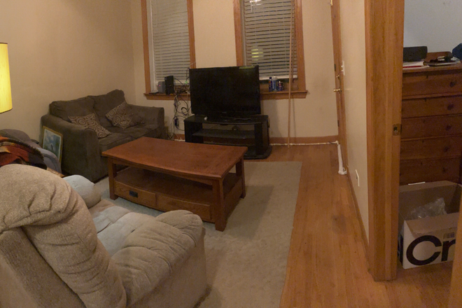 front room - Excellent Location in Bridgeport