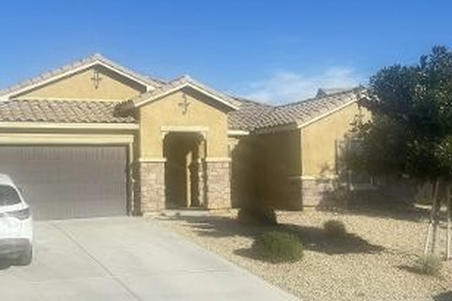 Outside - Spring Mountain Area Room for Rent