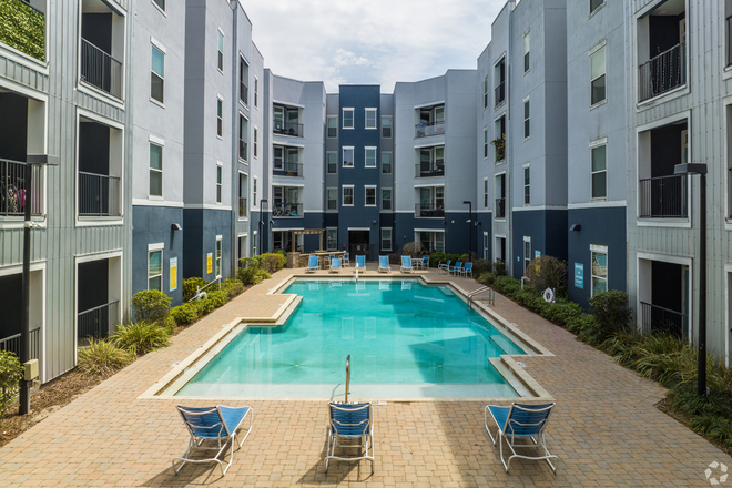 Pool 1 - Venue at North Campus Short Spring Sublease – Private Bed/Bath in 4x4 Apartments