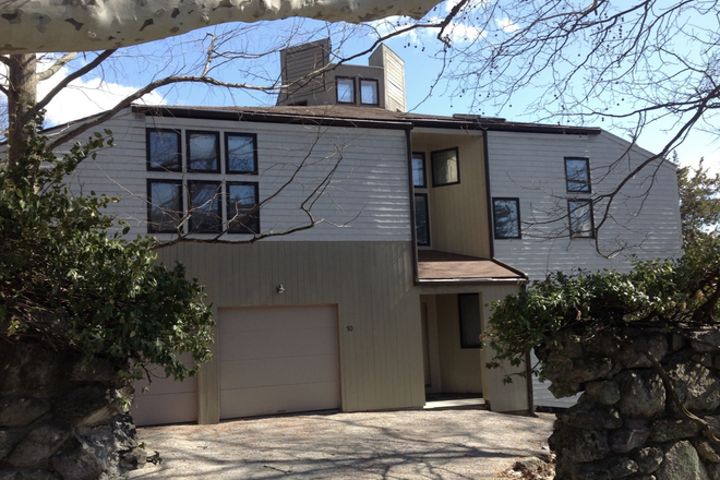 House - Lovely Room across from BC main campus House