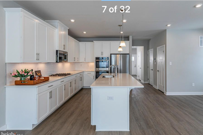 Kitchen - Unfurnished 4BR thome-Lenox Dr-Lawrence Twp.
