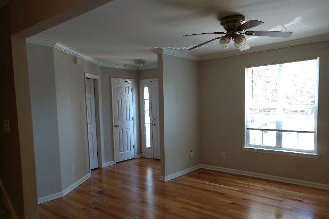 living room - James Island duplex 10 min. to MUSC Modern with backyard  3BR 2.5Baths Duplex