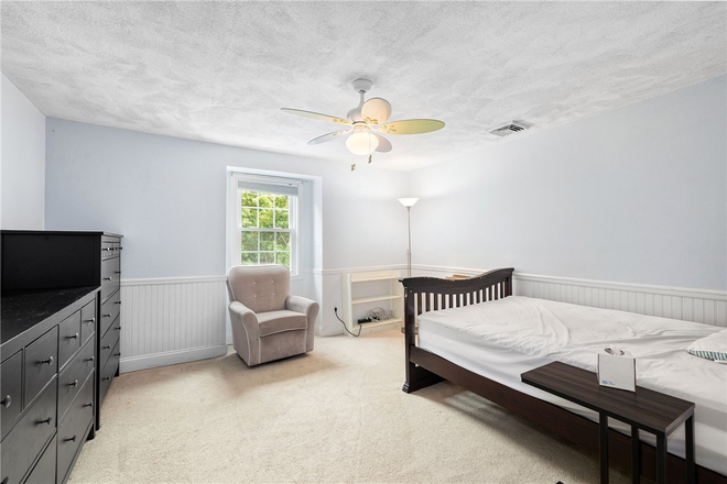 Child bedroom or guest bedroom - Spacious Wickford/North Kingstown Home Perfect for a Family
