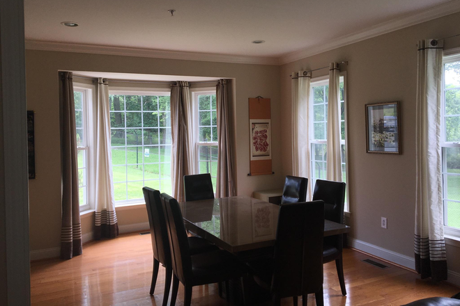 Dining room - Big Bedroom in a Clean, Quiet house $750 (INCLUDING UTILITIES)