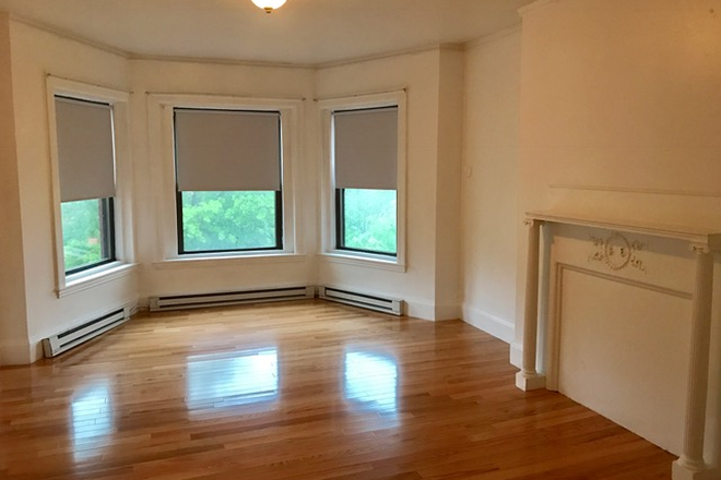 visit hubrealtyproperties.com - Brookline, South campus, sunny studio with bay windows Apartments