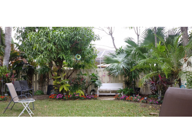 Serene Tropical Oasis - Calm Oasis, Prime Location, Female Roommate Preferred Townhome