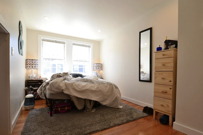 Bedroom - 8 Lane Park, close to campus Apartments