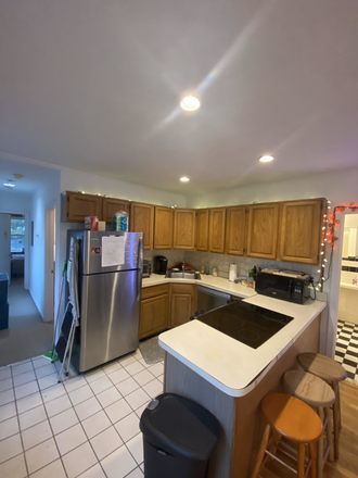 living - ONLY HALF BROKER FEE! 2 BED CLOSE TO CAMPUS! 9/1/26! Apartments