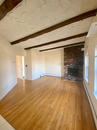 . - No broker fee. 2-bed on Marlborough. Private roof deck! Contact Will McGowan 617.512.5822