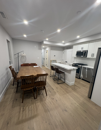 Call NOW for showings! 617-236-8600 - MAVERICK ST - *NO FEE* FLR THRU MDERN 3 OR 4BR *AVAIL NOW OR 9/1/2026* W/ 2 BATHS, DW, W/D IN UNIT Condo