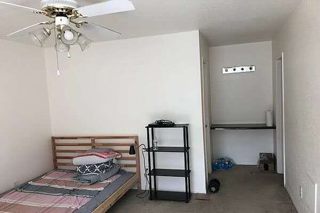 bedroom - Weston Medical Center Apartments