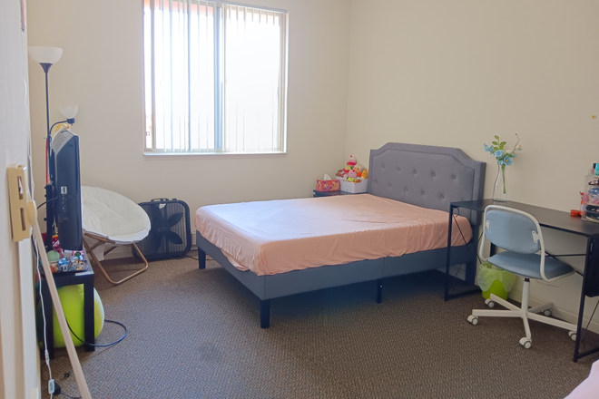 Bedroom - Private Room and Private Bathroom in Palo Verde Graduate Townhome