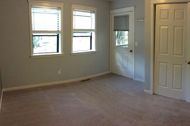 Room for sublet - Townhouse close to campus