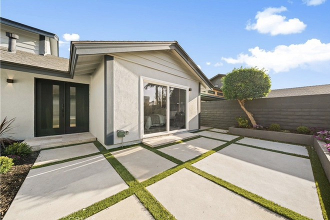 FRONT DOOR - Private Spacious Home (close to campus/near 405, 55 & 73 freeways)