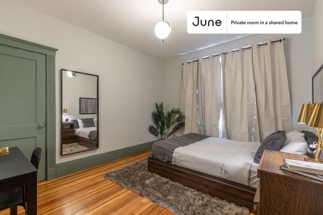 - Private bedroom in 4 bed/1 bath Home