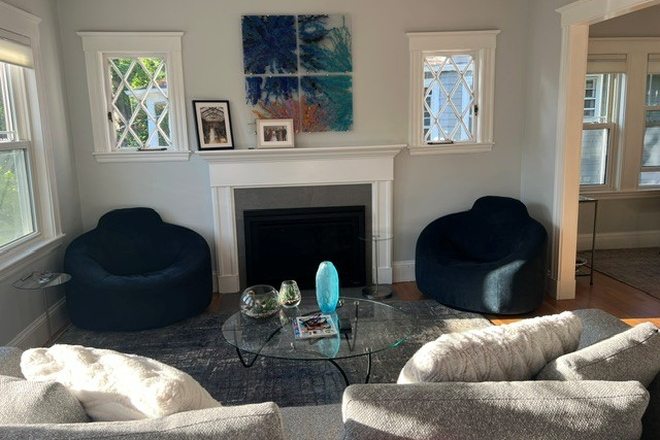 living room - NO FEE:  Sunny 3+ Bedroom w/Gourmet Kitchen, Driveway, Office, Family Room Duplex