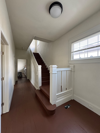 Hall - 3 level home 5 minute walk to UTK campus