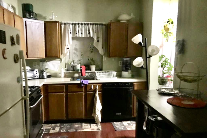 Kitchen - Furnished room-Elm Ct-Monmouth Junction Condo