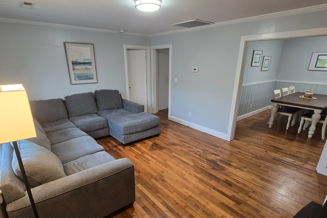 Living Room - 225 Rose Ave. Walk to Campus- 4BR 2Bath House