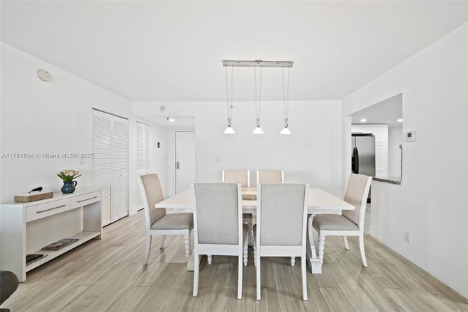 Dining room - Beautiful Biscayne front Brickell apartment