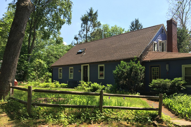 House from the outside - Sunny Bedroom in North Amherst House