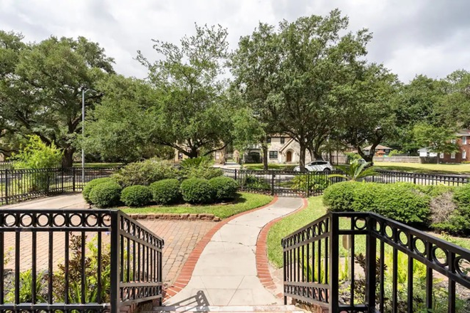 Property is fully fenced - Historic 6 Bed/3Bath furnished house $3990 for 4 students. 1.8 miles from campus