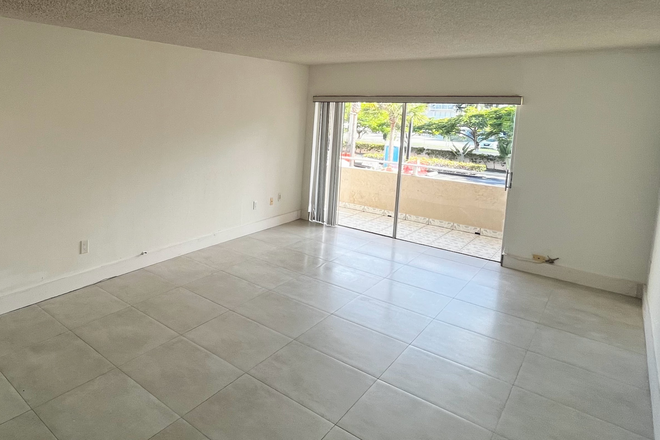 Living Room - Kings Creek South Condominium