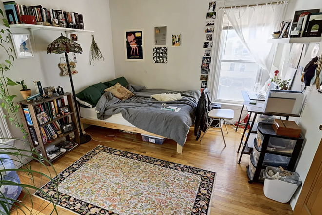 BEDROOM - HUGE ** 5 BED 2 BATH**  09/01 WITH PORCH BRAINERD RD Apartments