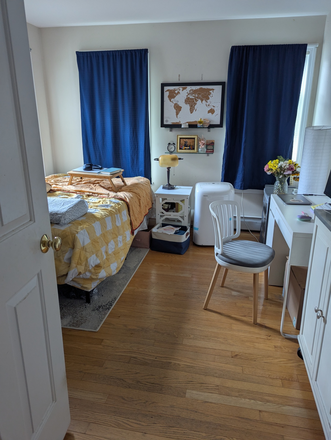 Private Bedroom with natural light - Summer Sublet - close to downtown Northampton