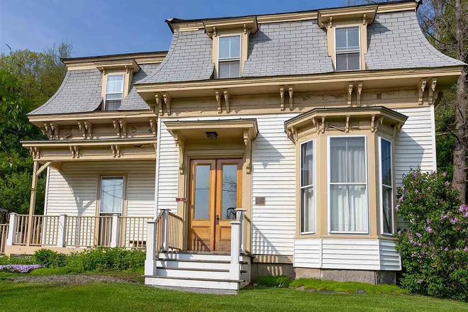 House - 2 Bedroom 1.5 Bath Apartment Available Now