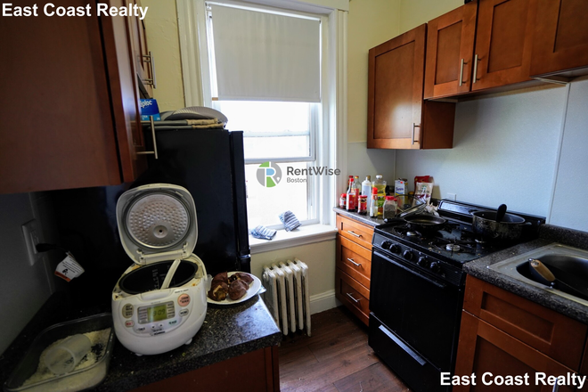 1 - SEPT 2026-Charming Cleveland Circle 2 Bed, Elevator, H/HW inc. NO FEE! Apartments